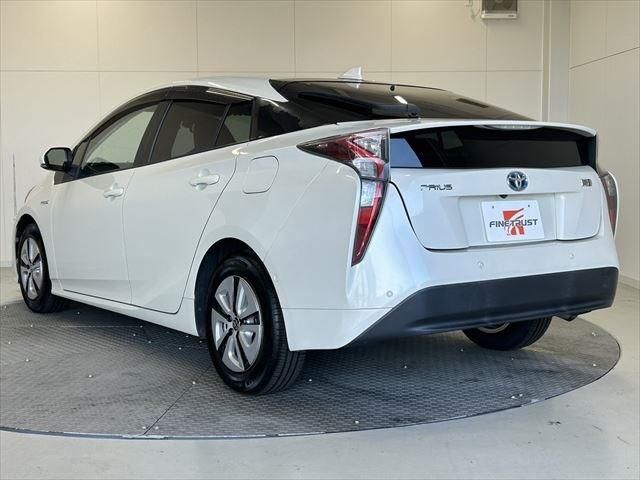Toyota PRIUS 2016-05 17449-6