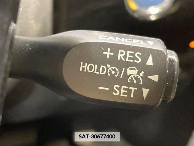 Toyota PRIUS 2021-02 335711-3