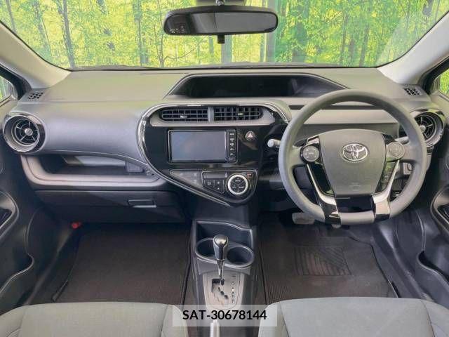 Toyota AQUA 2018-04 381644-1