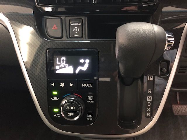 Daihatsu MOVE CUSTOM 2018-04 9210-14