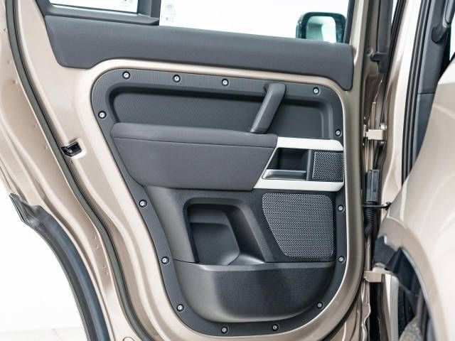 ROVER DEFENDER 2023-03 186819-15