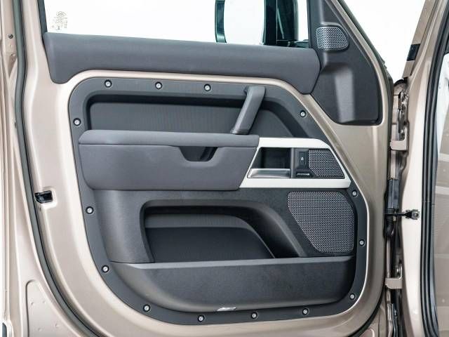 ROVER DEFENDER 2023-03 186819-14