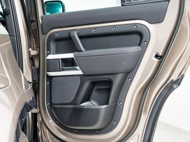 ROVER DEFENDER 2023-03 186819-16