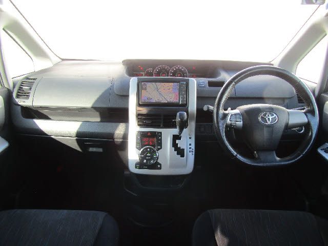 Toyota NOAH 2010-10 27614-1