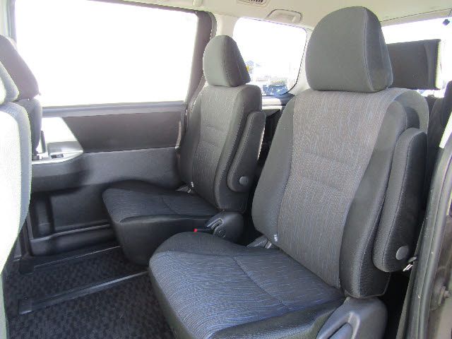 Toyota NOAH 2010-10 27614-18