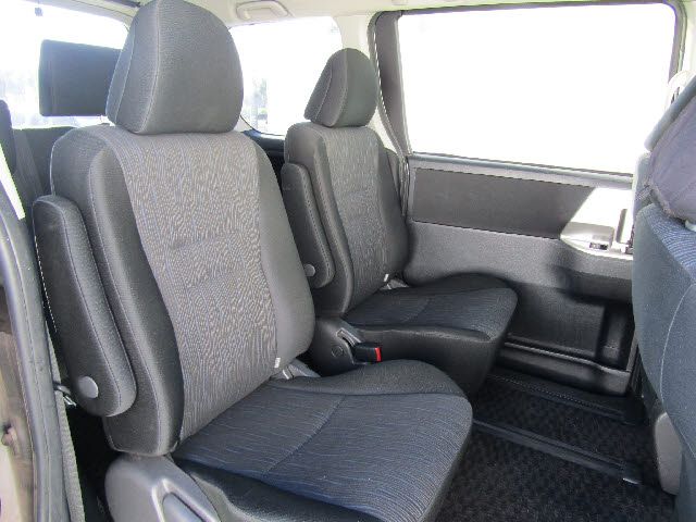 Toyota NOAH 2010-10 27614-3