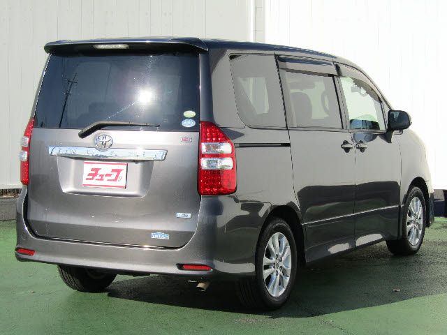 Toyota NOAH 2010-10 27614-2