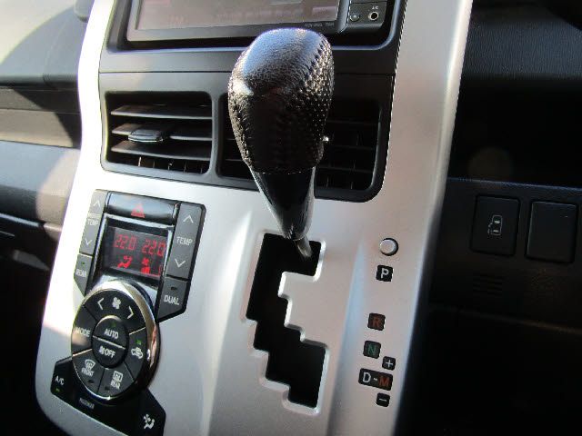 Toyota NOAH 2010-10 27614-19