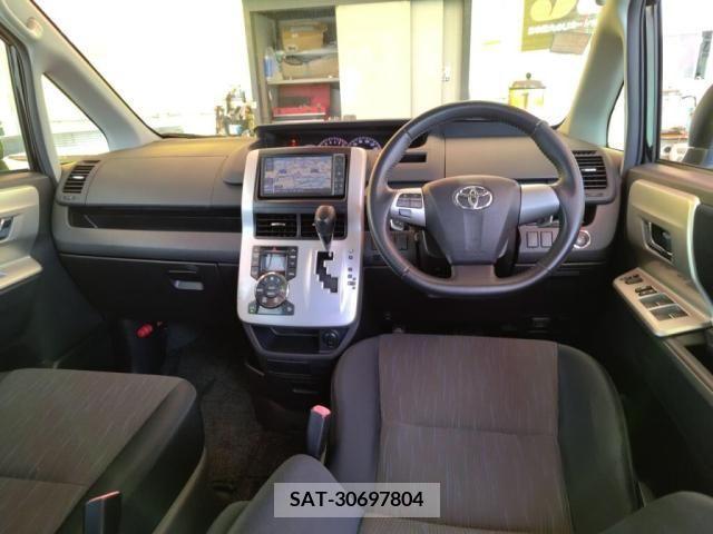 Toyota VOXY 2011-02 289142-2