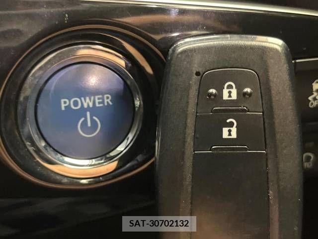 Toyota PRIUS 2017-08 348021-6