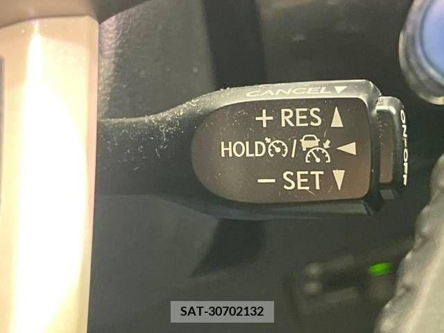 Toyota PRIUS 2017-08 348021-5