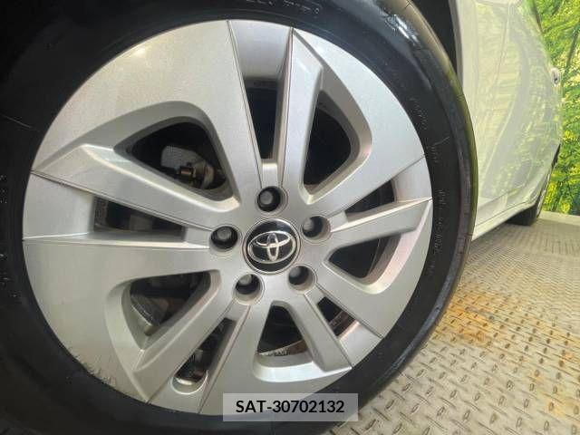 Toyota PRIUS 2017-08 348021-11