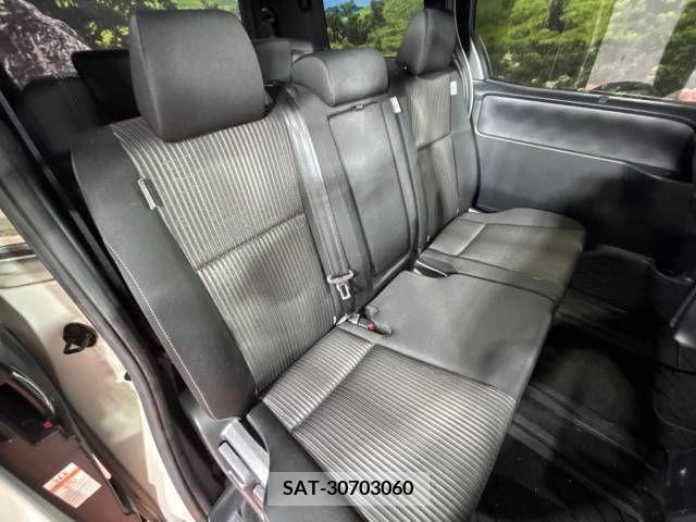 Toyota VOXY 2019-04 289209-9