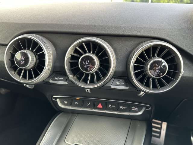 Audi TT 2016-03 17362-12