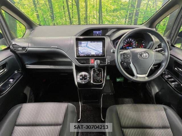 Toyota VOXY 2018-02 321560-1