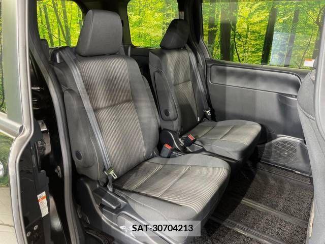 Toyota VOXY 2018-02 321560-9