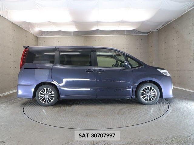Toyota NOAH 2016-01 365097-22