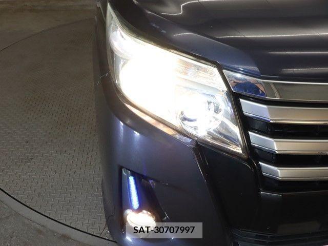 Toyota NOAH 2016-01 365097-19