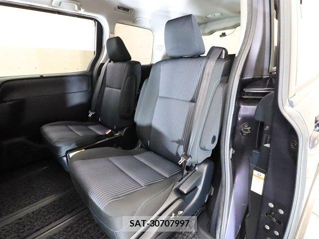Toyota NOAH 2016-01 365097-6