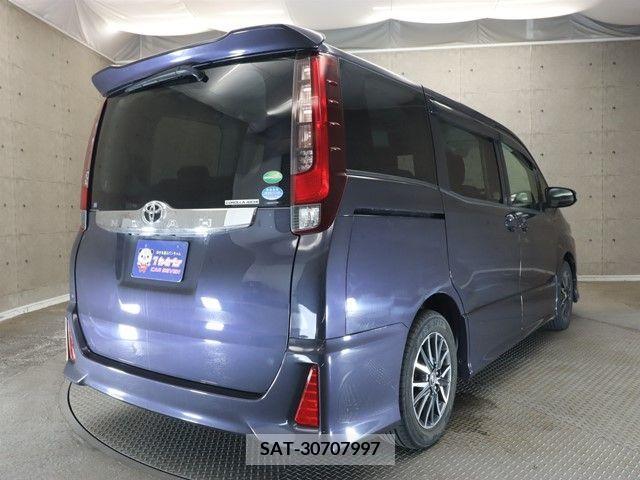 Toyota NOAH 2016-01 365097-1