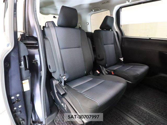 Toyota NOAH 2016-01 365097-4