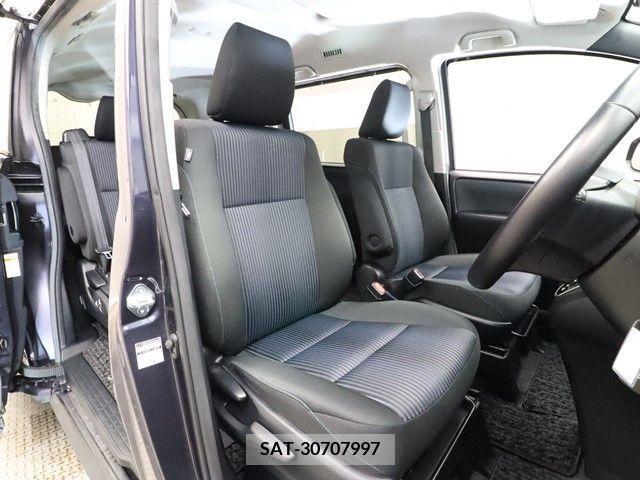 Toyota NOAH 2016-01 365097-3