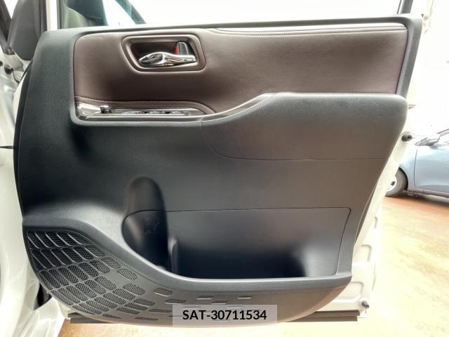 Toyota ESQUIRE 2018-10 331588-26