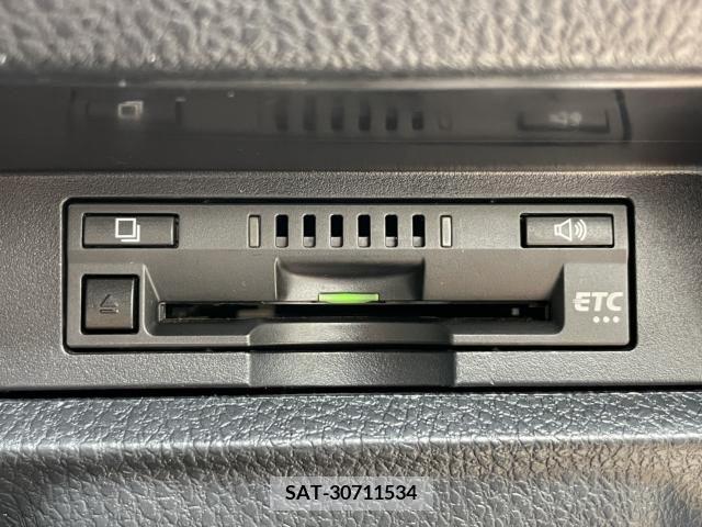 Toyota ESQUIRE 2018-10 331588-18