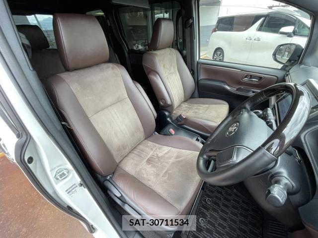 Toyota ESQUIRE 2018-10 331588-25