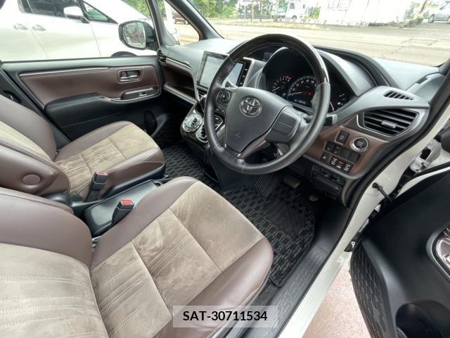 Toyota ESQUIRE 2018-10 331588-24