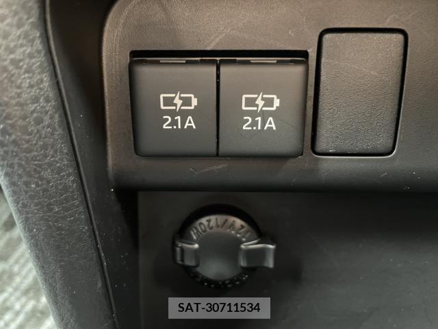 Toyota ESQUIRE 2018-10 331588-23