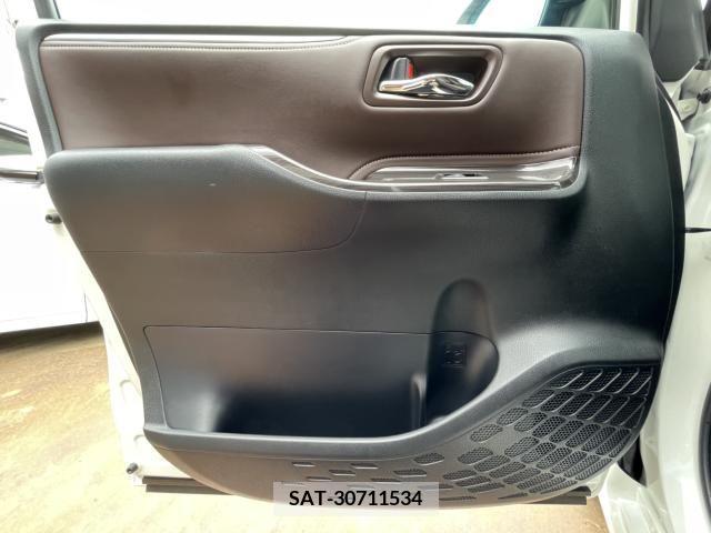 Toyota ESQUIRE 2018-10 331588-29