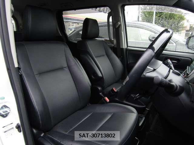 Toyota ESQUIRE 2017-04 216927-6
