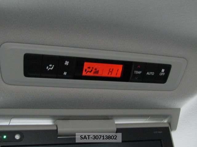 Toyota ESQUIRE 2017-04 216927-14
