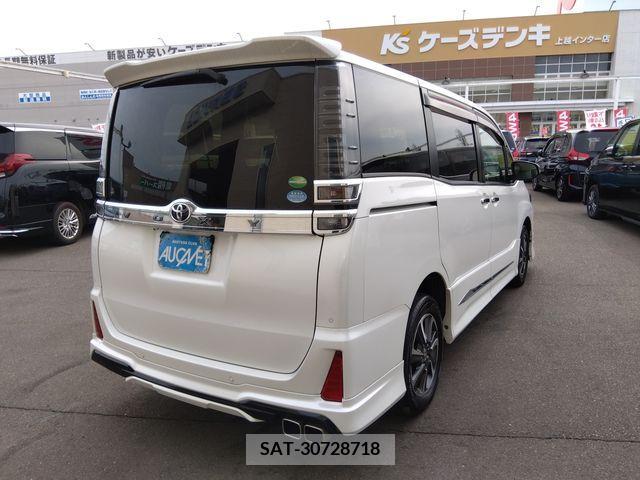 Toyota VOXY 2019-03 289488-1