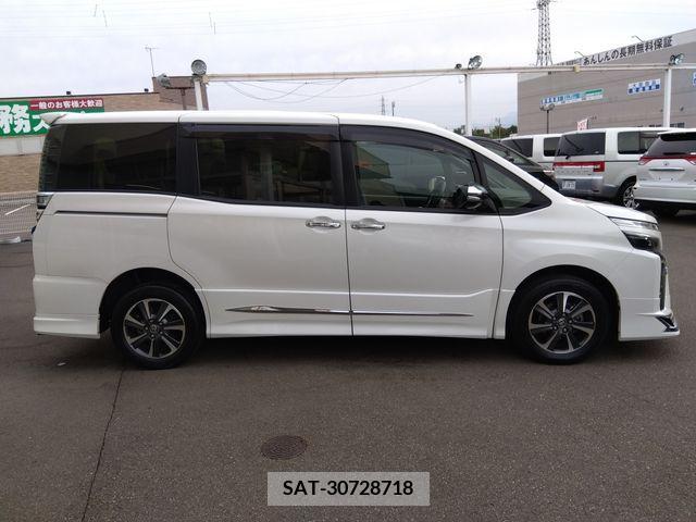 Toyota VOXY 2019-03 289488-3