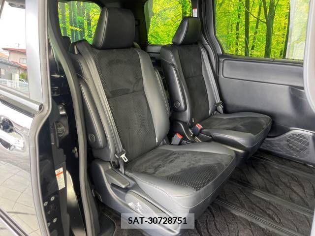 Toyota VOXY 2021-06 288956-9