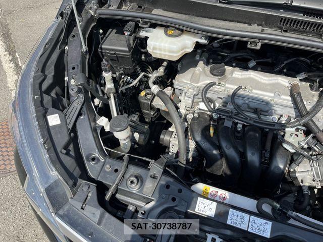 Toyota VOXY 2017-04 321538-9