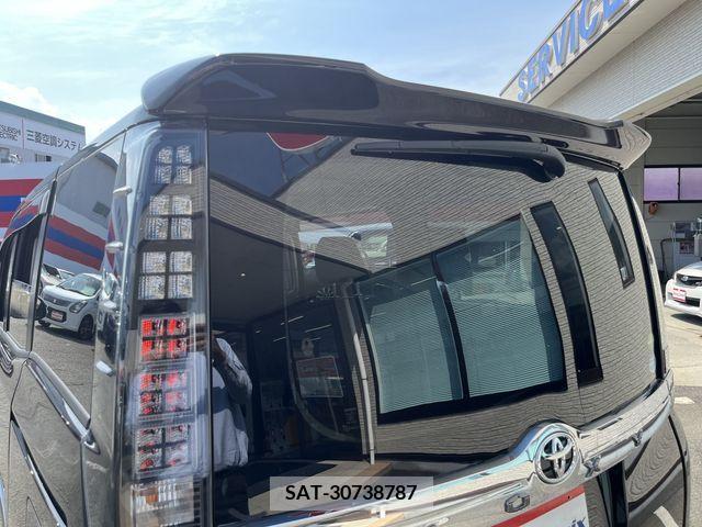 Toyota VOXY 2017-04 321538-12