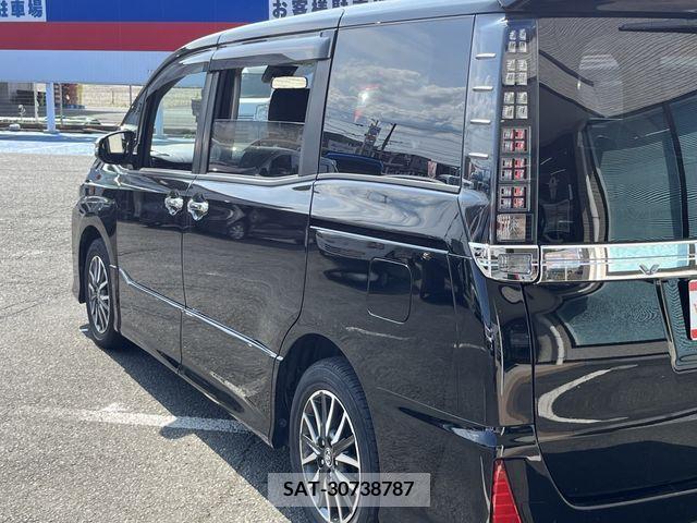 Toyota VOXY 2017-04 321538-15
