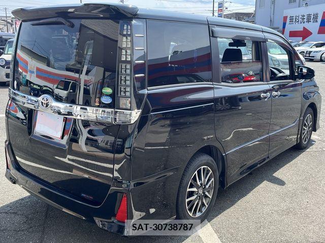 Toyota VOXY 2017-04 321538-3
