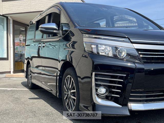 Toyota VOXY 2017-04 321538-14