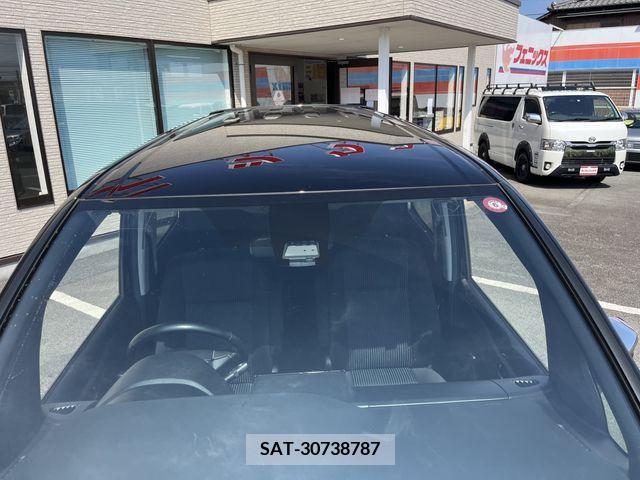 Toyota VOXY 2017-04 321538-19