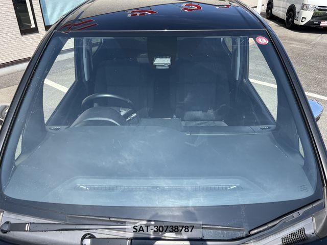 Toyota VOXY 2017-04 321538-18