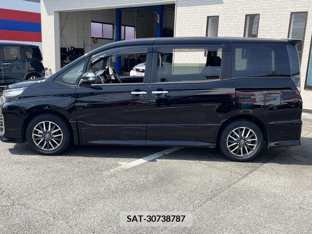 Toyota VOXY 2017-04 321538-6