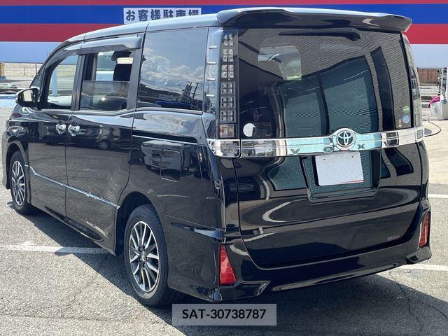 Toyota VOXY 2017-04 321538-5