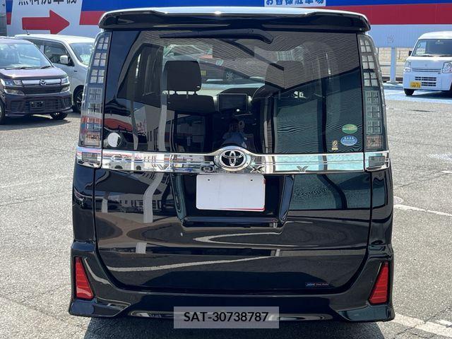 Toyota VOXY 2017-04 321538-4