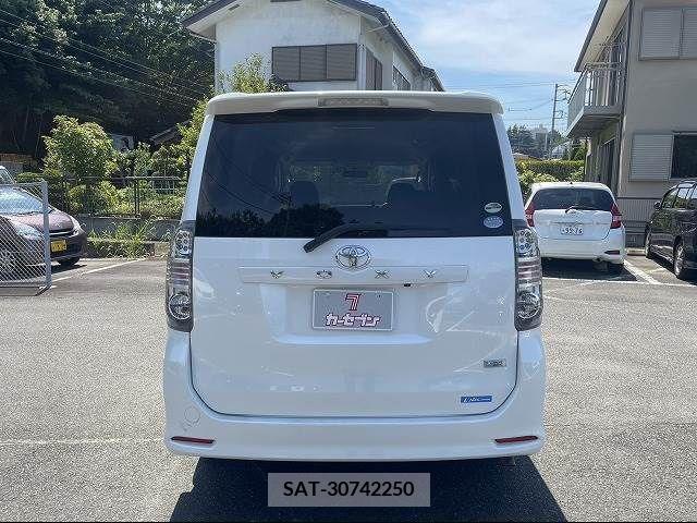 Toyota VOXY 2007-07 352691-16