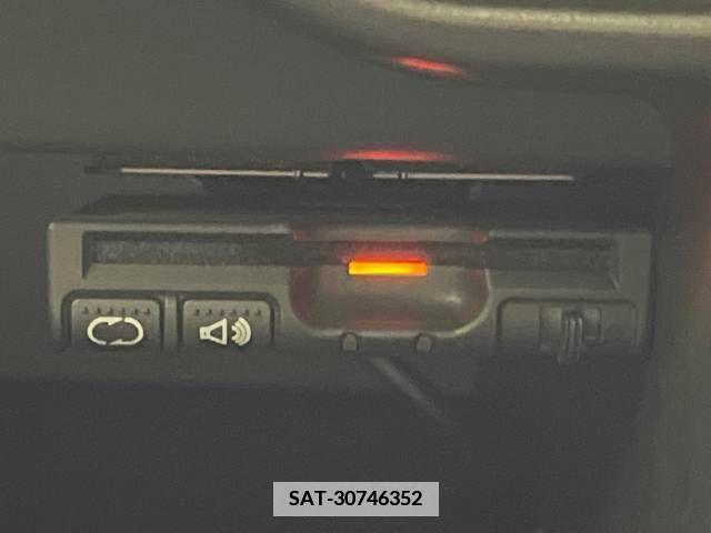 Nissan NOTE 2014-07 381854-5