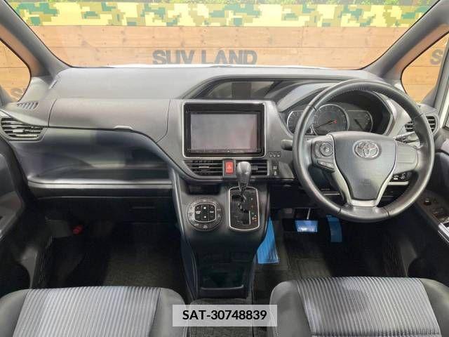 Toyota VOXY 2014-02 339726-1